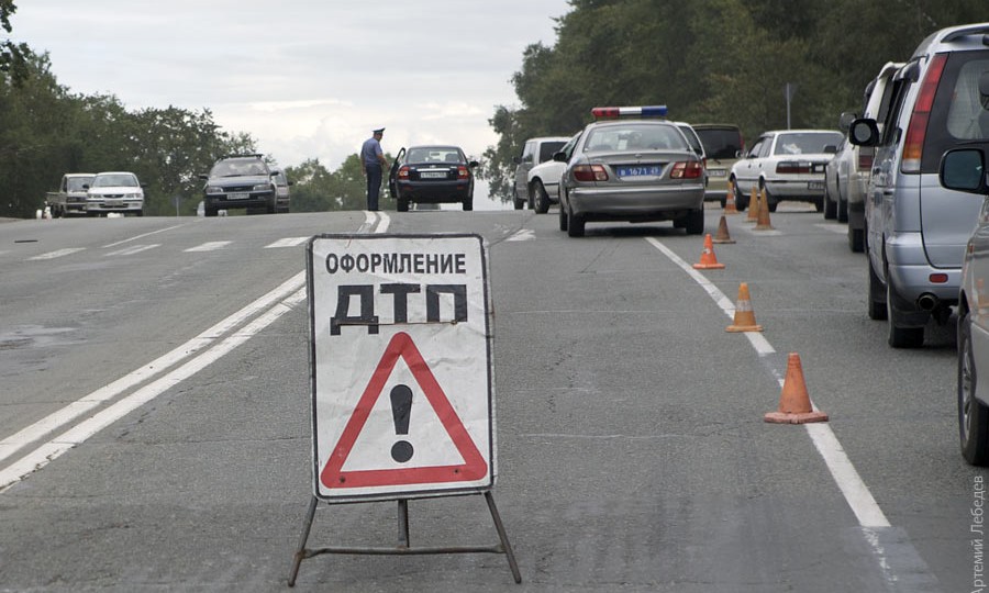 В России автобус с рабочими упал в море: есть погибшие