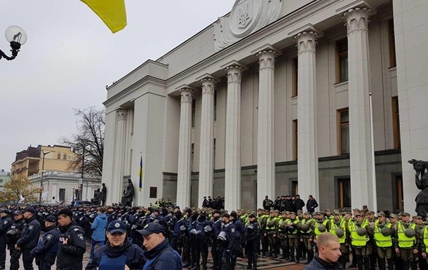 Янукович возвращается: реакция соцсетей на события под Радой