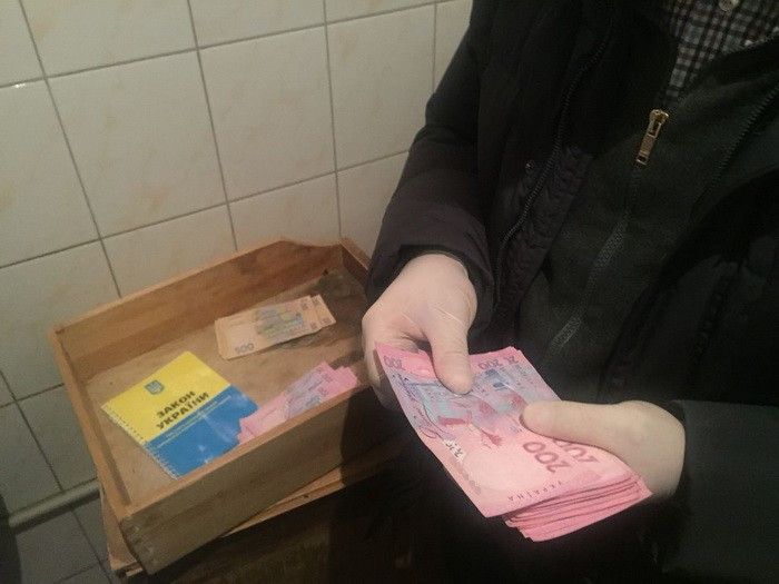 СБУ задержала госисполнителя на крупной взятке