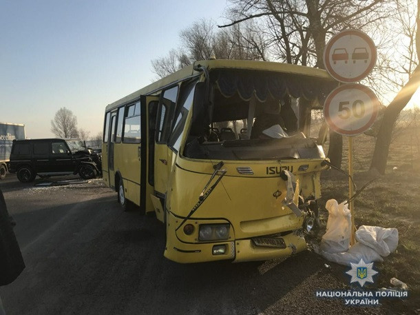 Под Киевом столкнулись маршрутка и Gelandewagen