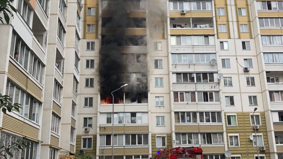 В Вишневом загорелась многоэтажка