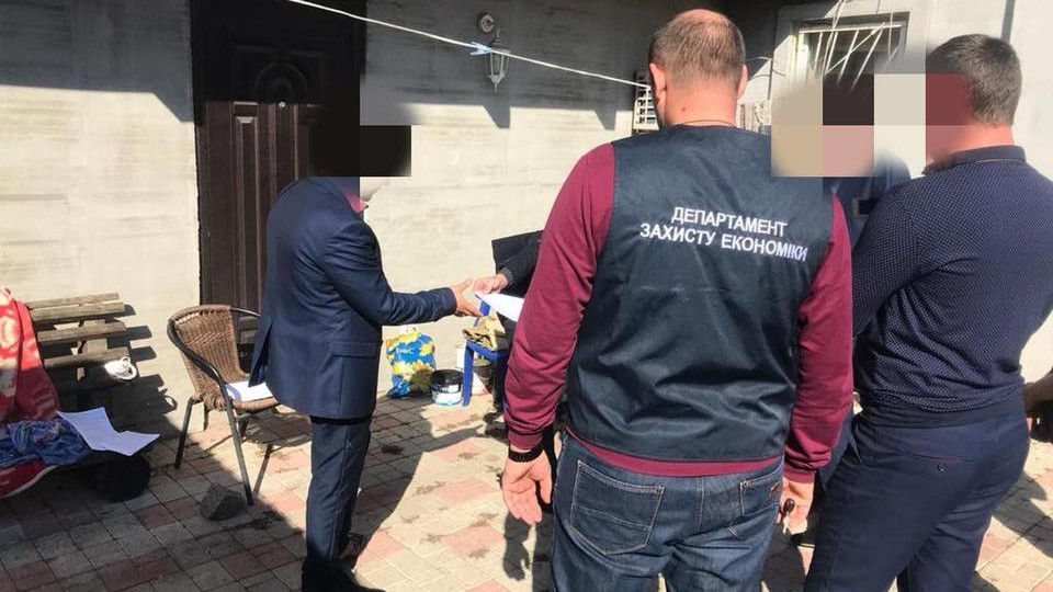 Вымогал деньги за газоснабжение: в Донецкой области чиновника разоблачили на взятке