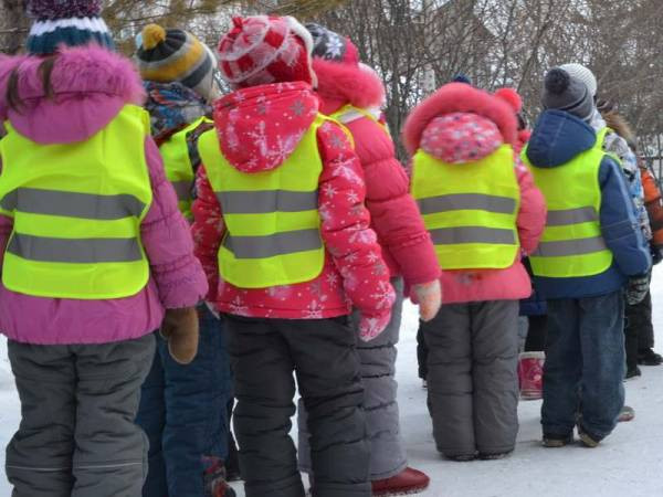 Школьники наденут светоотражающие жилеты: Гройсман намерен повысить безопасность на дорогах