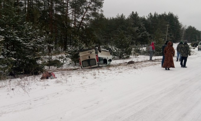 Дивом врятувались: автобус із дітьми потрапив у серйозну ДТП на Рівненщині