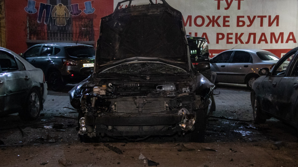 В Киеве на парковке «Ашана»  взорвался автомобиль: мужчина лишился кисти руки