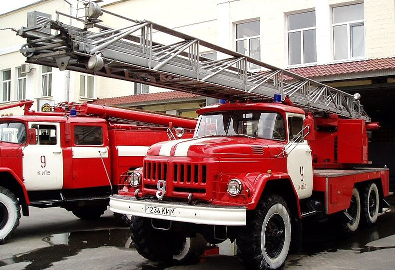 Під Києвом спалахнув магазин депутата облради, фото