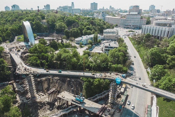 «Скляний» міст у столиці: киянам розповіли приємну новину