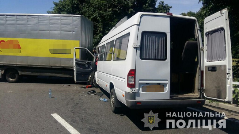 Страшна аварія на Вінничині: двоє людей загинули