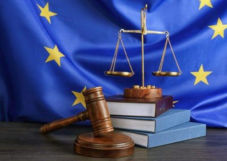 Відмова від адвоката та обов’язок влади забезпечити юридичну допомогу: рішення ЄСПЛ