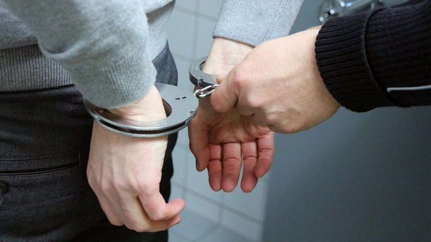 Під Києвом чоловік зарубав колегу-заробітчанина: вбивці світить довічне