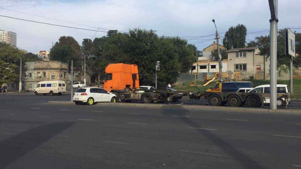 В Одессе девушка устроила тройное ДТП: есть пострадавшие