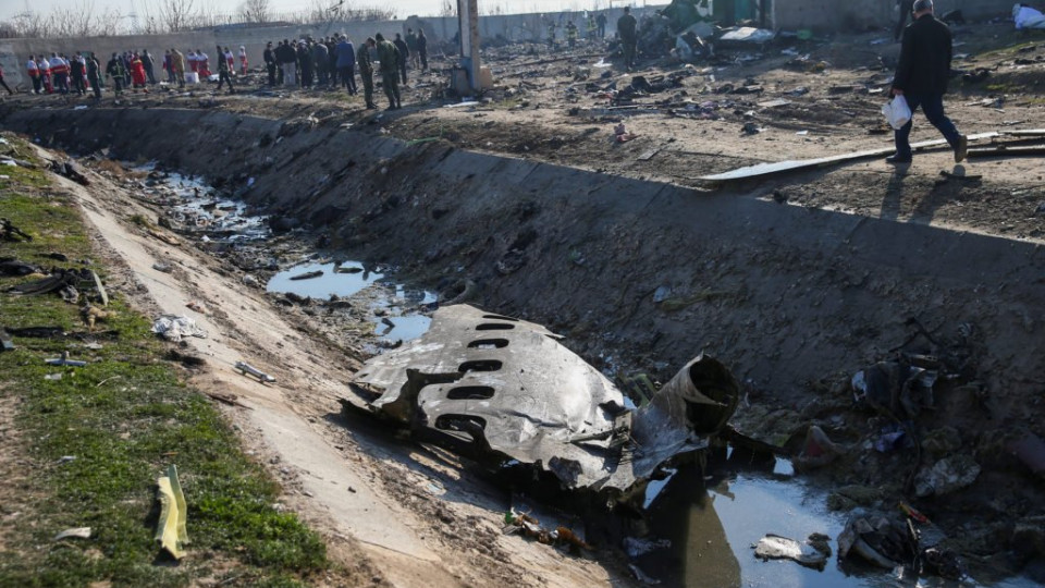 Появилось новое видео крушения пассажирского самолета в Иране