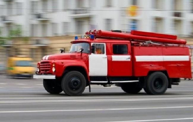 В Киеве во дворах жилых домов вспыхнул пожар: фото, видео