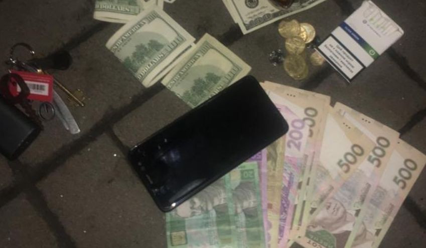 Погорів на хабарі: перед судом постане столичний податківець