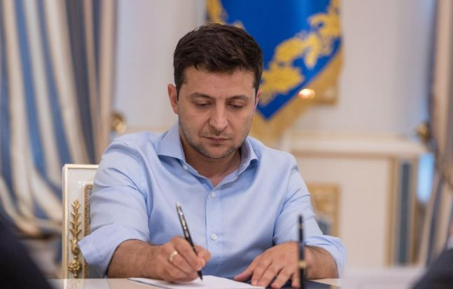 Зеленський підписав закон, що дозволяє лікарям-інтернам надавати меддопомогу в закладах охорони здоров’я