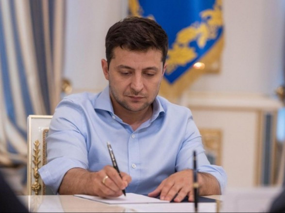 Зеленський підписав закон про збільшення стипендії дітям-сиротам