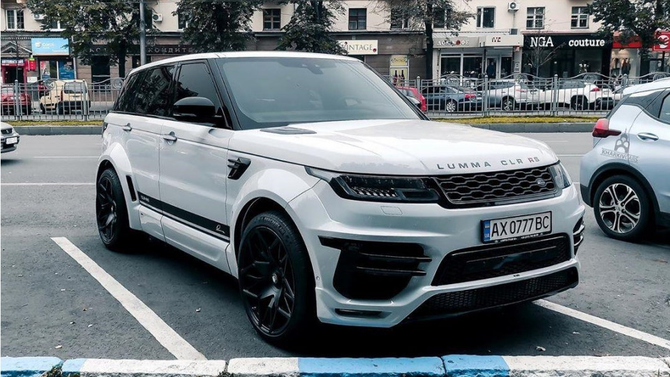 В Харькове засветился тюнинговый Range Rover, фото