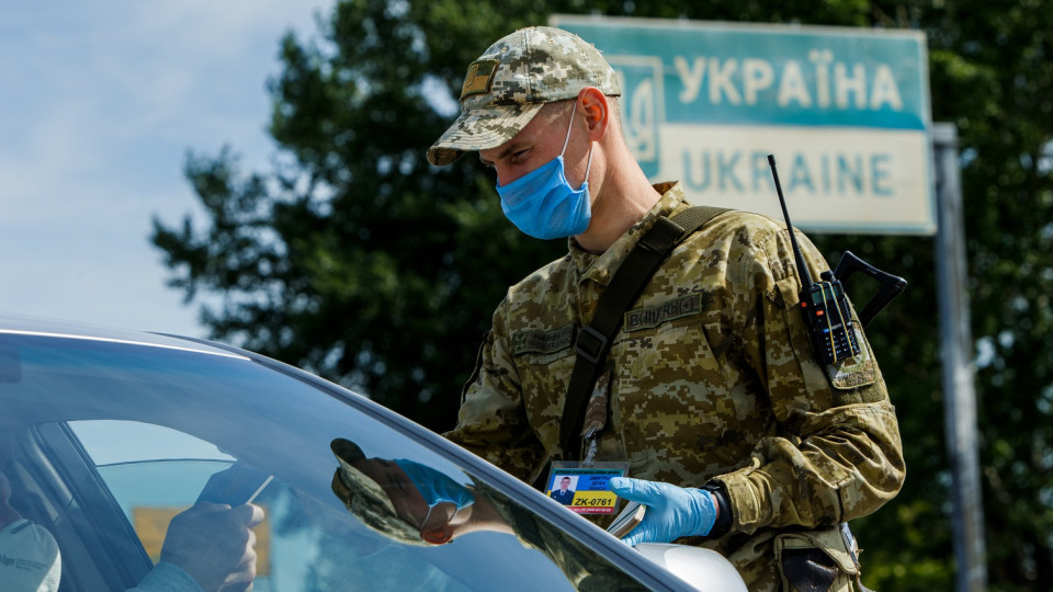 Раді пропонують законодавчо закріпити можливість виїзду закордон для військовозобов’язаних чоловіків, які не перебувають на військовому обліку чи заброньованих органами державної та місцевої влади