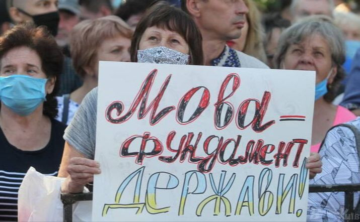 Попросила спілкуватися державною мовою: киянці відмовили у співбесіді