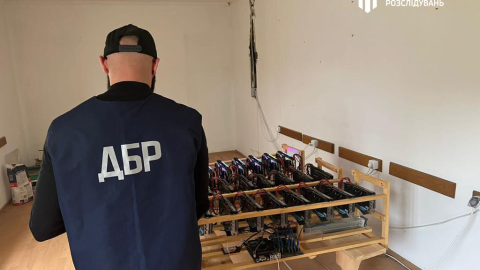 «Намайнили» криптовалюти на 1,5 млн грн: службовці підприємства «Ліси України» організували підпільну криптоферму