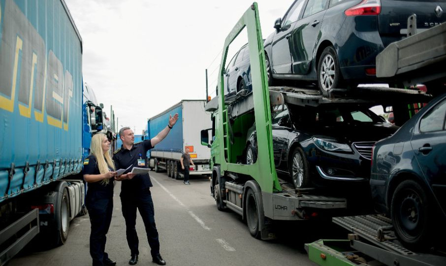 Верховній Раді пропонують прийняти зміни до порядку здійснення оптової та роздрібної торгівлі вживаними автомобілями