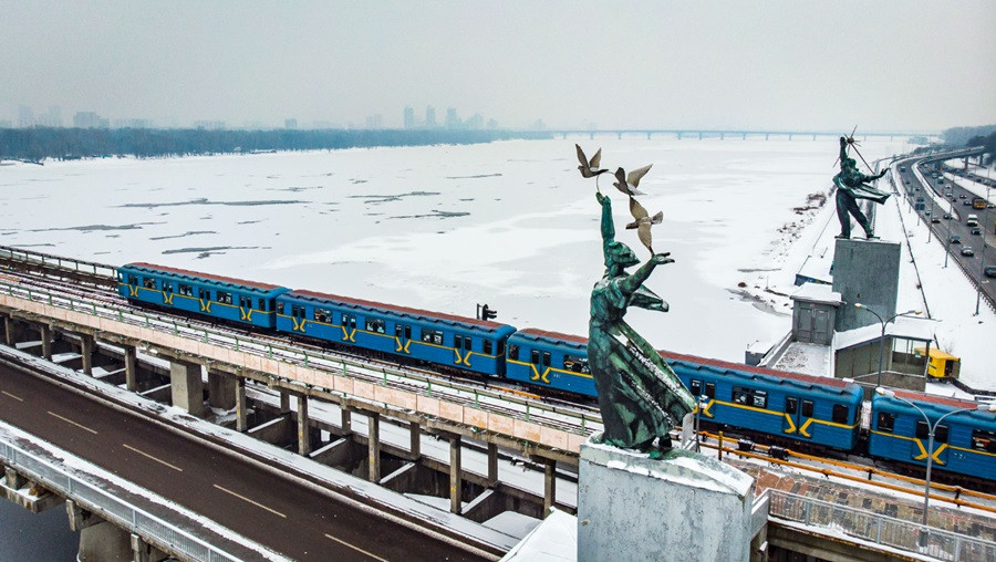 У Києві червона гілка метро може частково закритися на ремонт через аварійний стан мосту, — Київрада