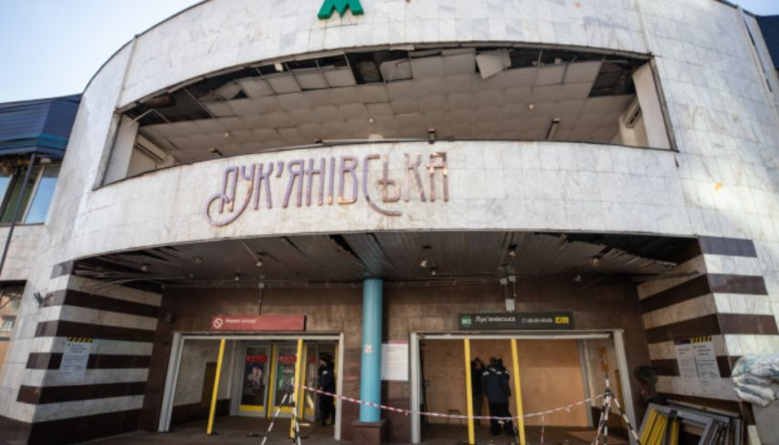 Ракетна атака на Київ: вибухом пошкоджена будівля станції метро «Лукʼянівська» — Віталій Кличко