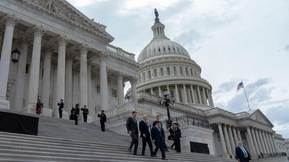 З $60,8 млрд допомоги США підтримка економіки України складе $7,8 млрд за умови, що Україна не буде виплачувати пенсії з цих коштів і за умови їх повернення