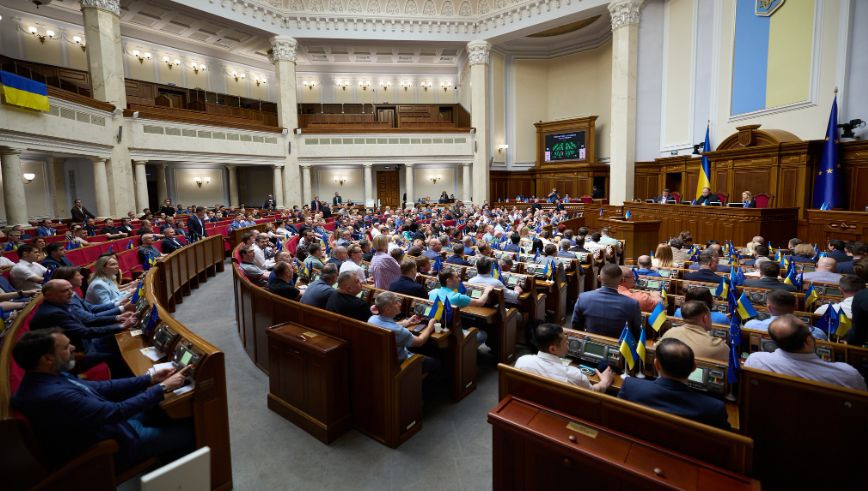 Ціни на звичайні цигарки зростуть – парламент схвалив законопроект