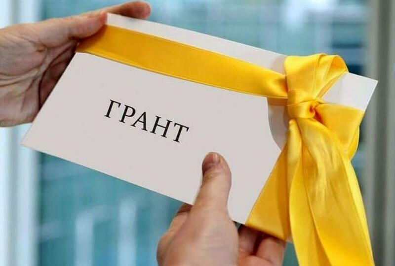 Виконавці грантових проектів міжнародних партнерів підлягають бронюванню на 100%