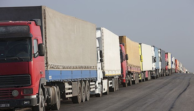 Польша приостановила пропуск украинских грузовиков