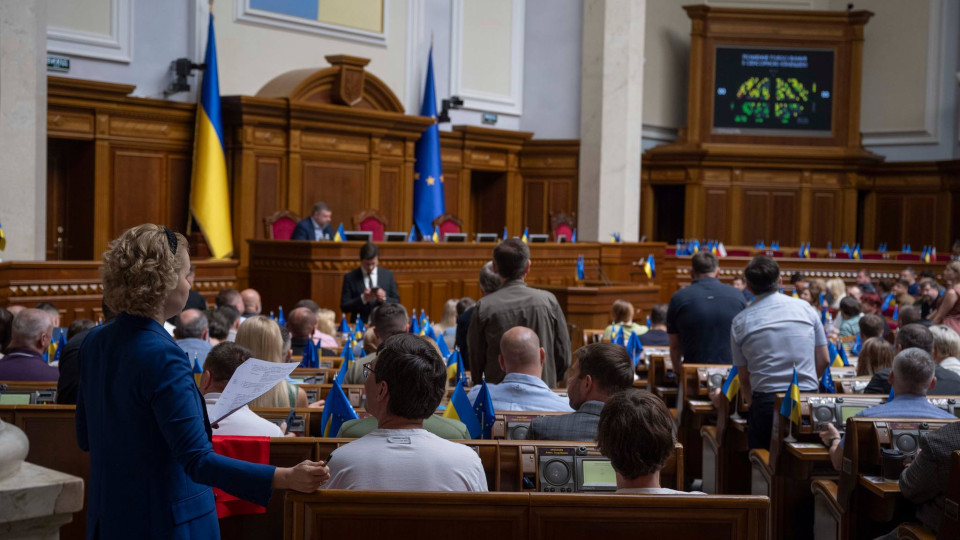 Верховна Рада збільшила місячний фонд для оплати праці помічників народного депутата до 132,6 тисяч грн