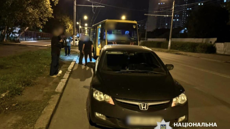 В Одесі маршрутка в'їхала в автівку, яка загальмувала, щоб не наїхати на їжака