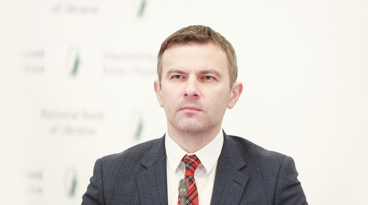 В Нацбанке объяснили, будет ли регулятор влиять на курс доллара