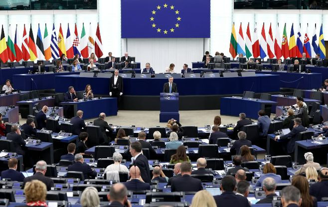 Працівникам Європарламенту підвищать зарплати до 15,2 тисяч євро, що більше, ніж у депутатів