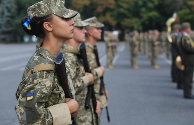 Жінок, які добровільно пройдуть базову військову службу, братимуть на військовий облік військовозобов’язаних – проект Кабміну