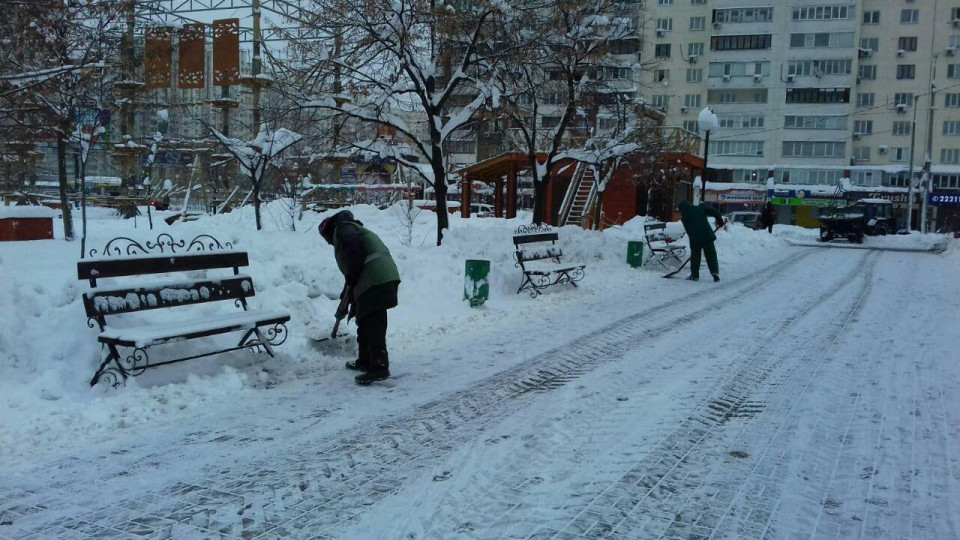 Киян попереджають про ожеледицю на дорогах до кінця доби