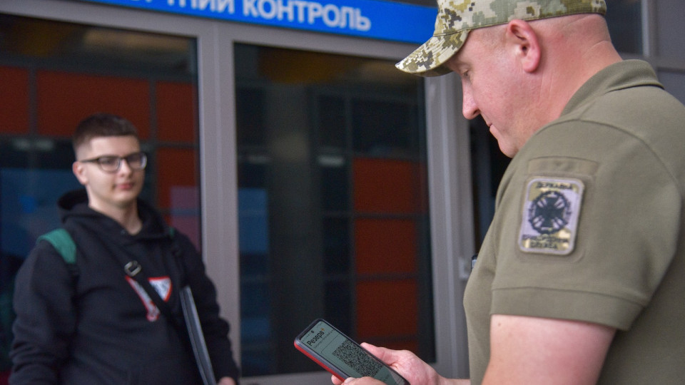 Отсрочка студенту в связи с обучением за границей не является основанием для снятия ограничений на выезд из Украины – Верховный Суд