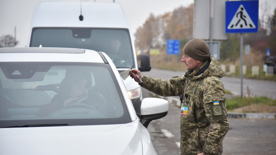 На границе с Украиной образовались очереди из-за роста пассажиропотока