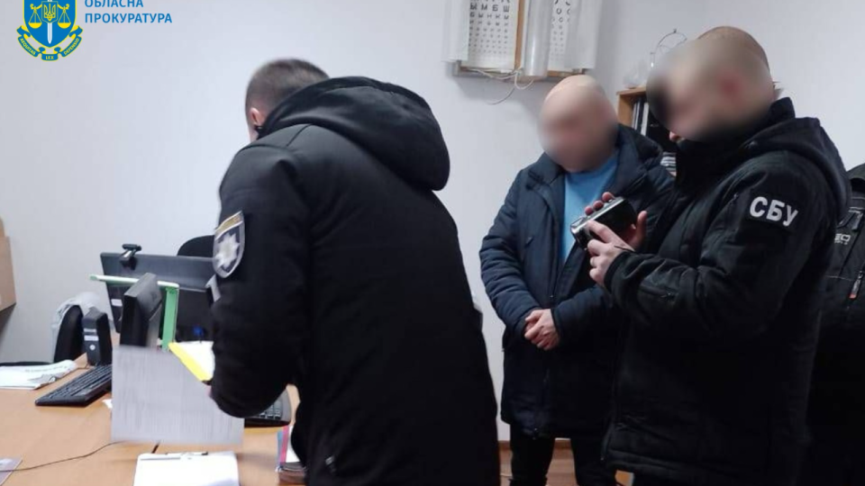 На Закарпатті викрили офтальмологів, які за 6 тисяч доларів сприяли в ухиленні від мобілізації