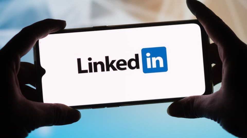 LinkedIn обвинили в использовании частных сообщений пользователей для тренировки искусственного интеллекта