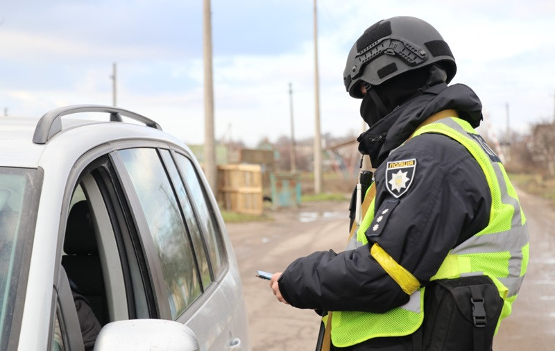 Отец на блокпосте спрятал в автомобиле сына от ТЦК, но получил от полиции протокол по статье 130 — что решил суд