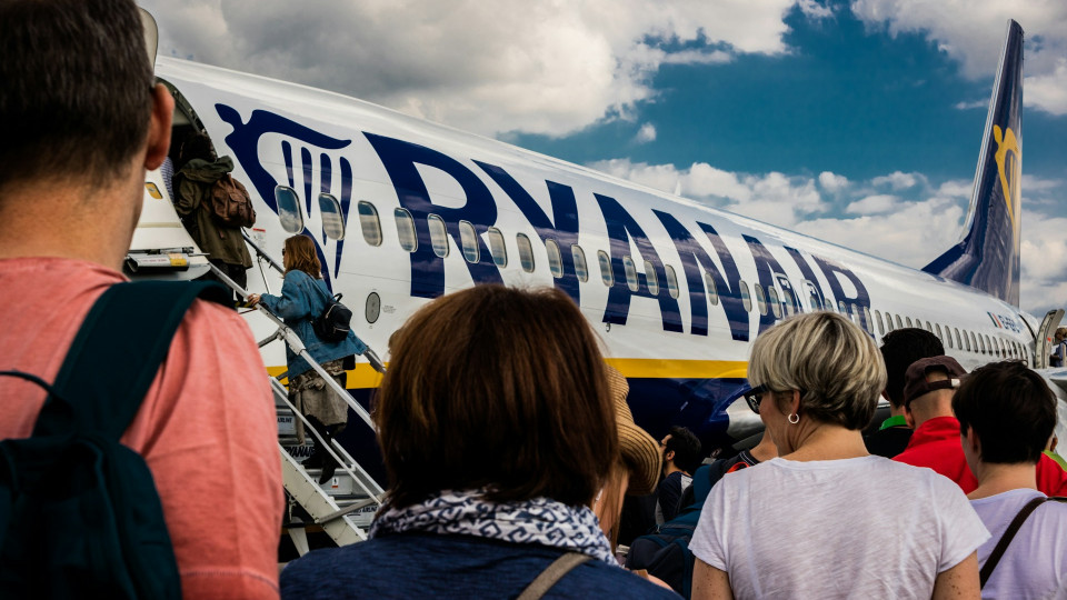 Лоукостер Ryanair відмовляється від паперових посадкових талонів