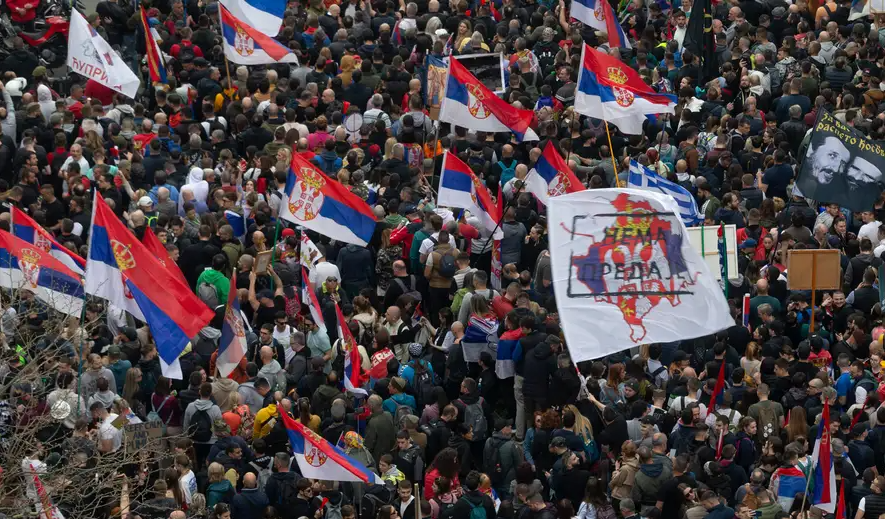 В Сербии с новой силой вспыхнули масштабные протесты против правительства, фото и видео