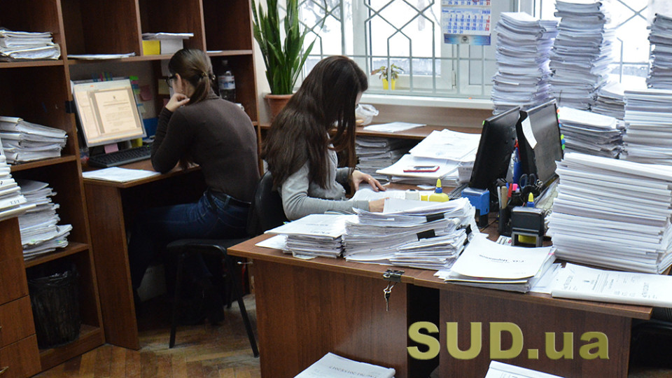 Закон про реформу оплати праці держслужбовців досі не підписано, хоча планувалося, що він набуде сили 1 квітня