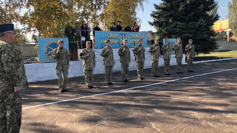 Військовослужбовці 18-25 років матимуть право навчатися без відриву від служби — Кабмін вніс законопроект