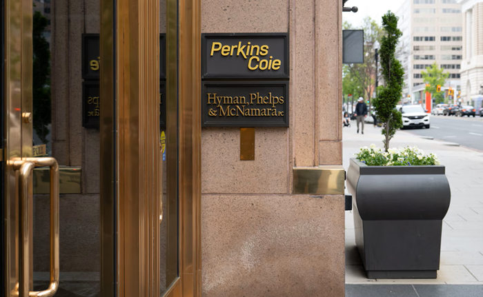 Федеральная судья отменила указ Трампа о наказании юридической фирмы Perkins Coie, которая представляла клиентов-оппонентов Трампа