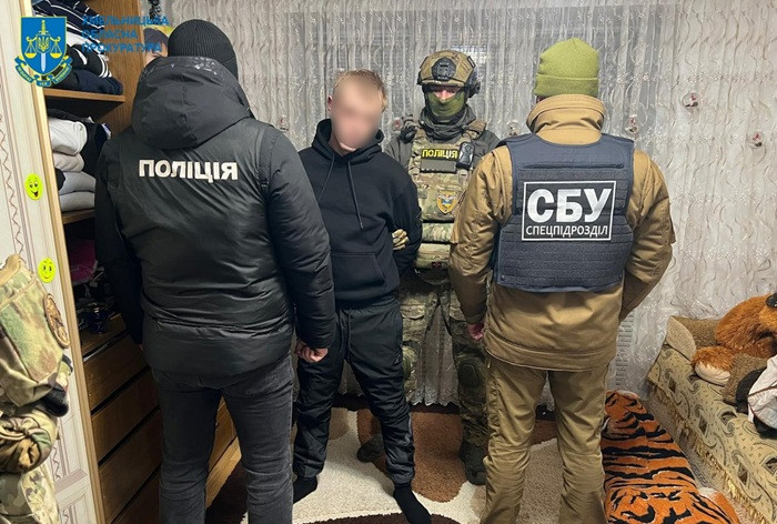 У Хмельницькому судитимуть чоловіка, який вимагав у знайомої 10 тисяч, а потім зґвалтував її