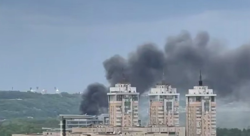 В Киеве на Гидропарке произошел мощный пожар, видео