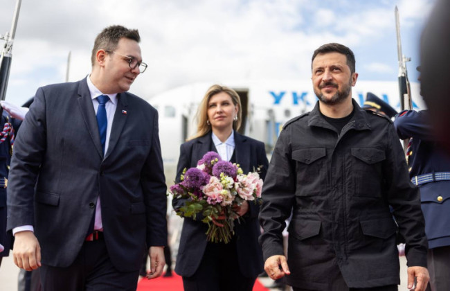 Заплановані важливі зустрічі — Володимир Зеленський прибув з візитом до Чехії, відео